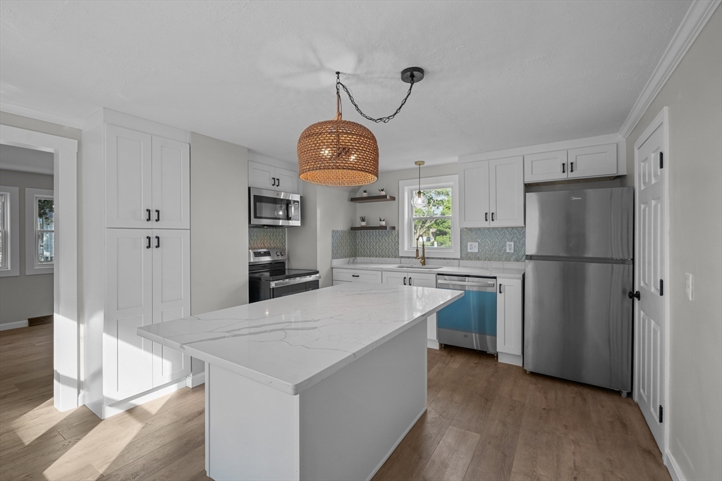 42 1/2 Floral St