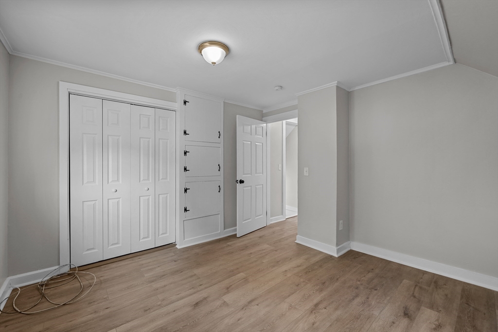 42 1/2 Floral St
