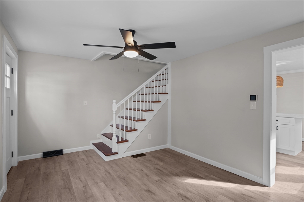 42 1/2 Floral St