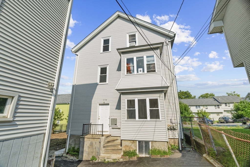 558 Third St