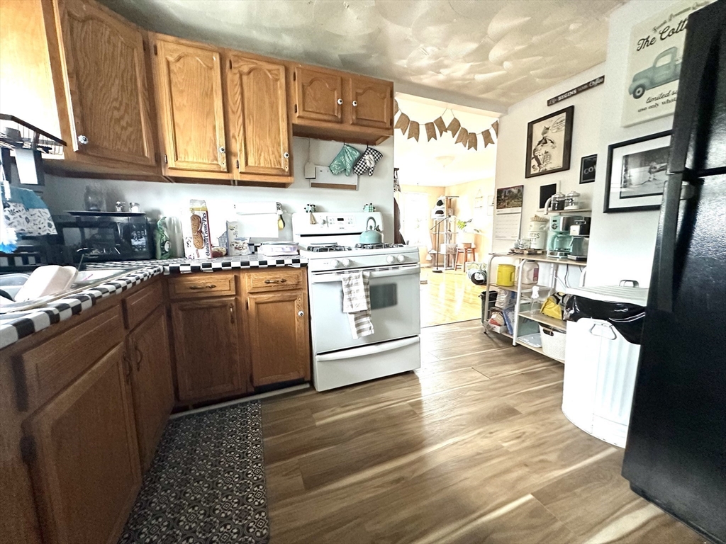 558 Third St