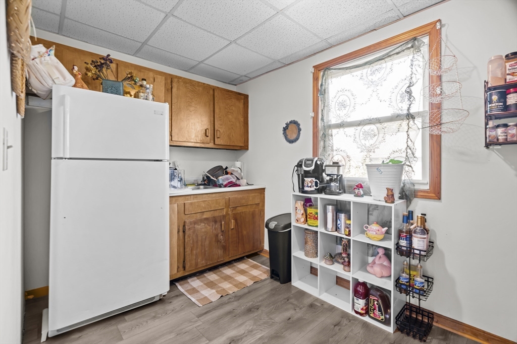 558 Third St