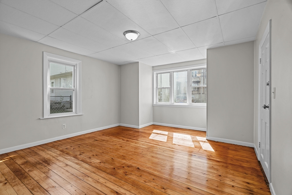 558 Third St
