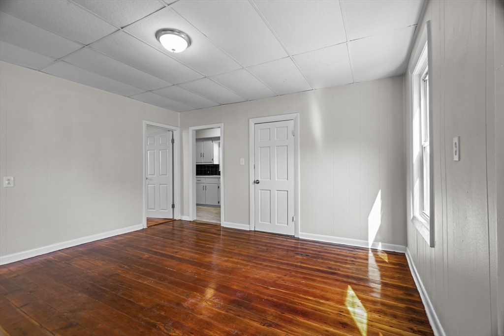 558 Third St