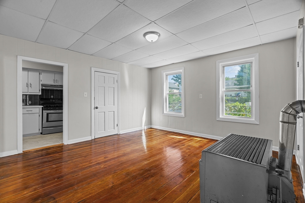 558 Third St