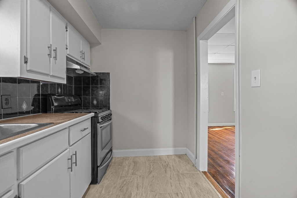 558 Third St