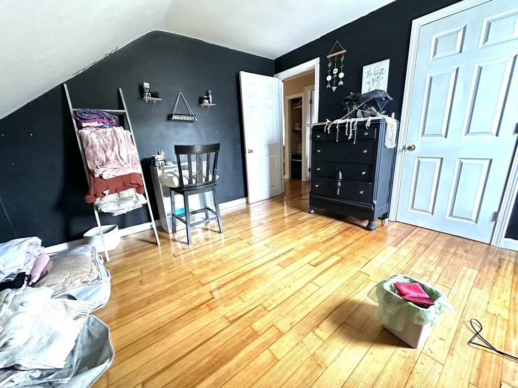 558 Third St
