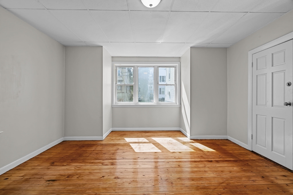 558 Third St