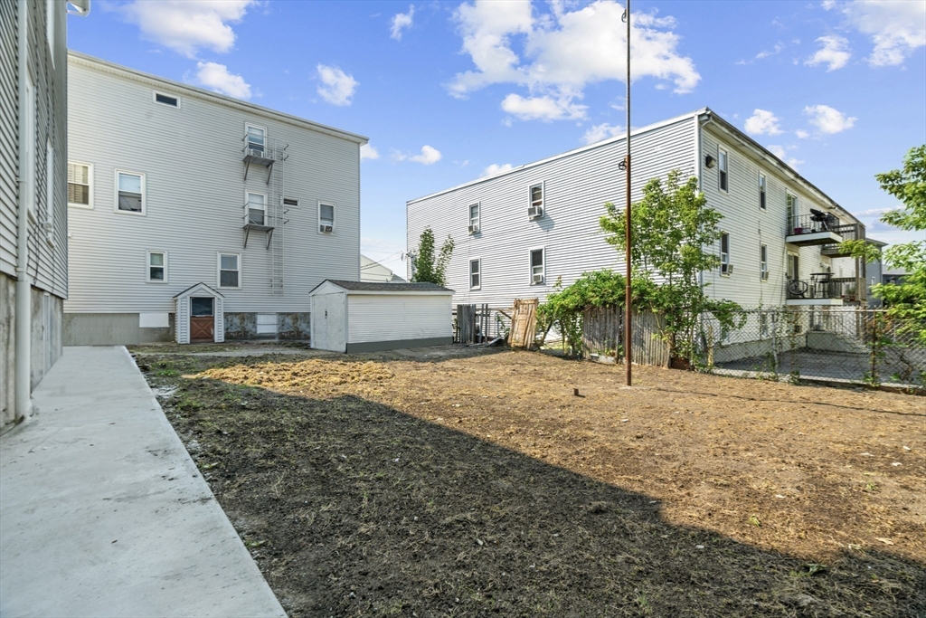 558 Third St