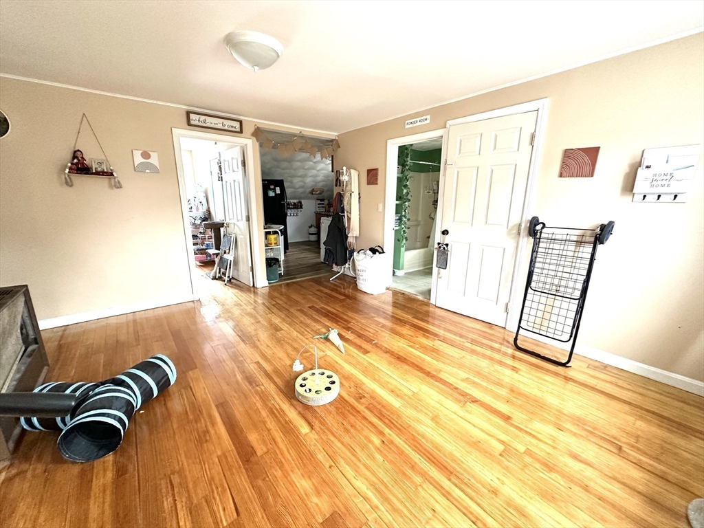 558 Third St