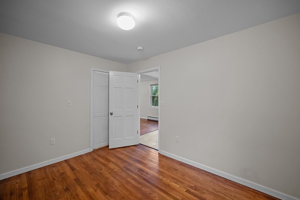 527-527A Main Rd