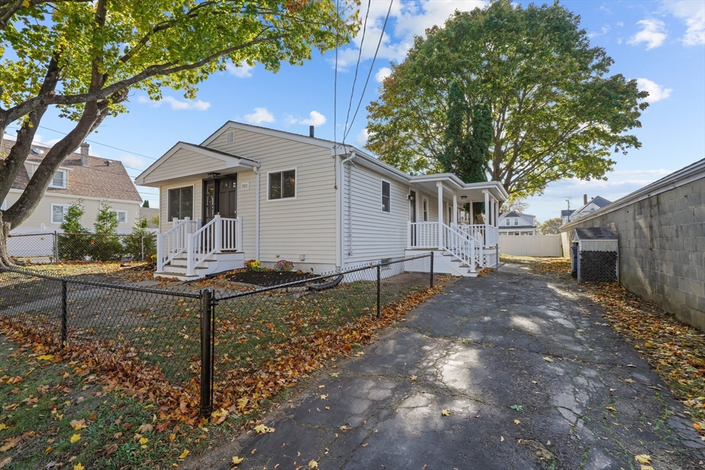 390 Farm St