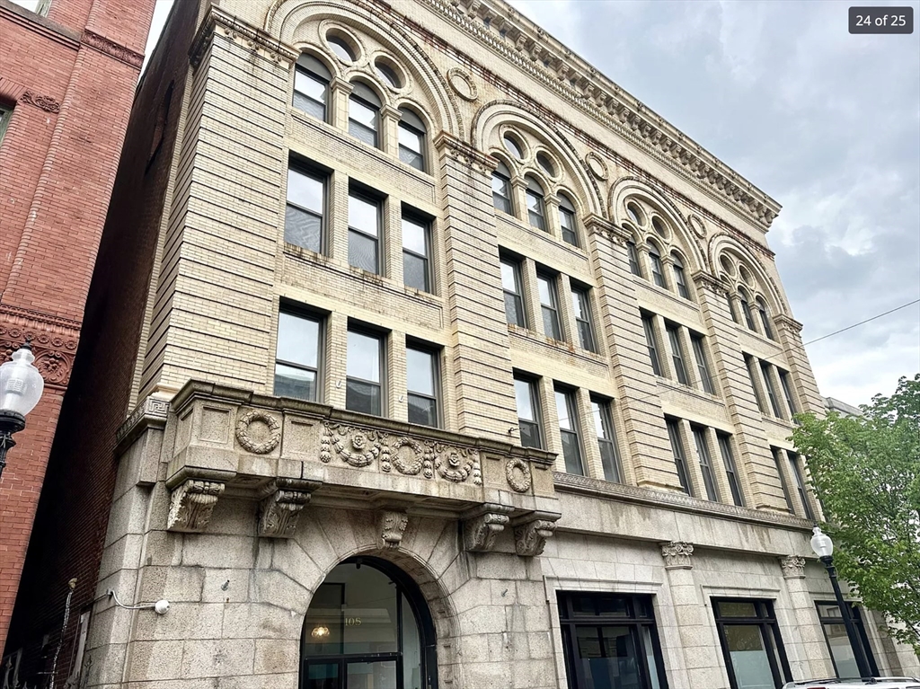 105 William St # 406