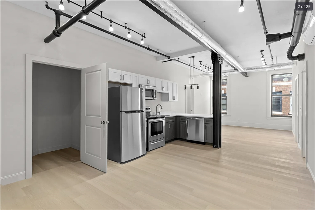105 William St # 406