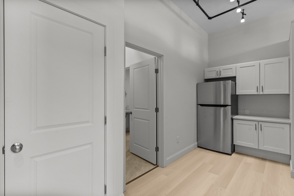 105 William St # 301