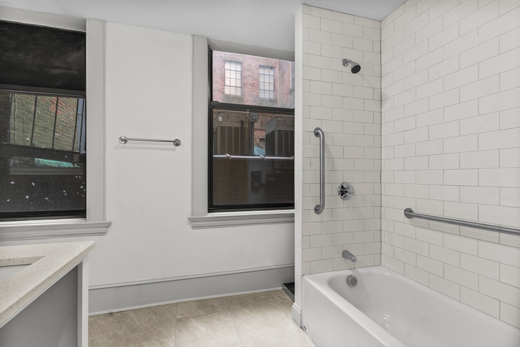 105 William St # 301
