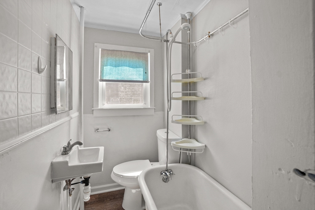 166 1/2 Grinnell St