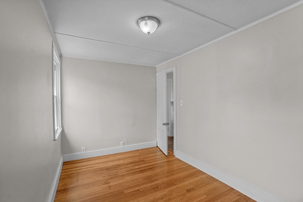 166 1/2 Grinnell St