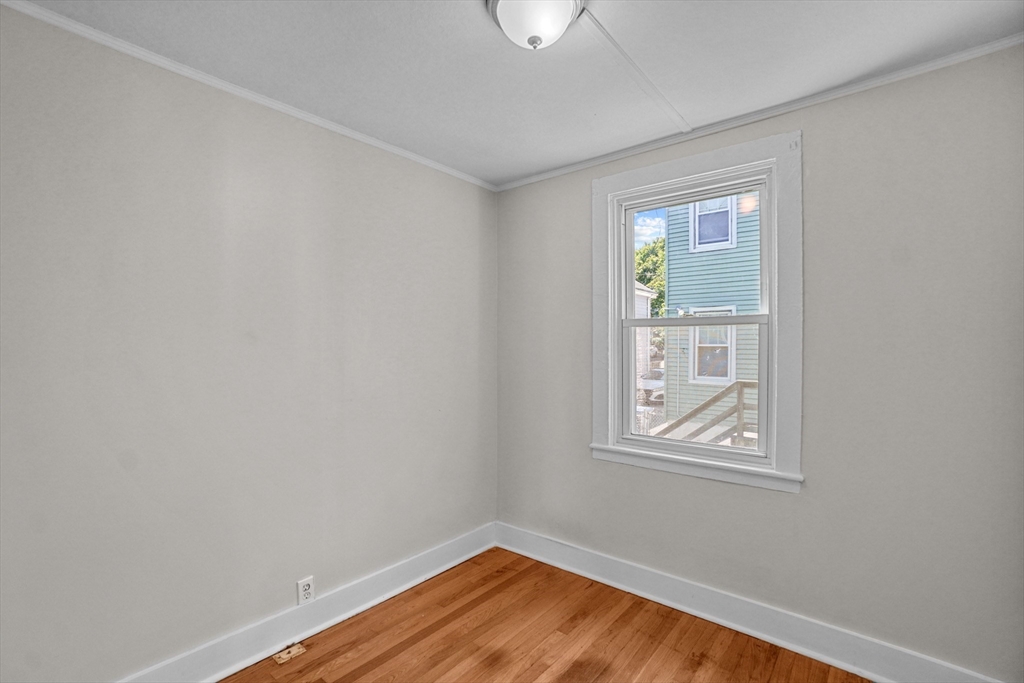 166 1/2 Grinnell St