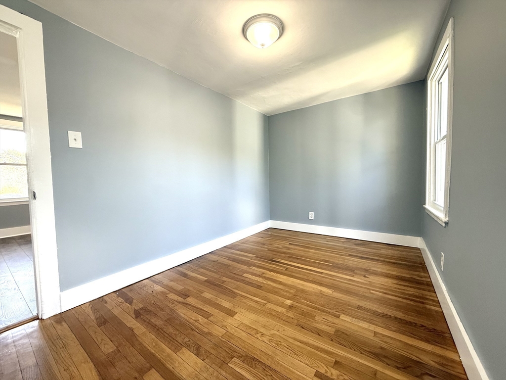 166 1/2 Grinnell St