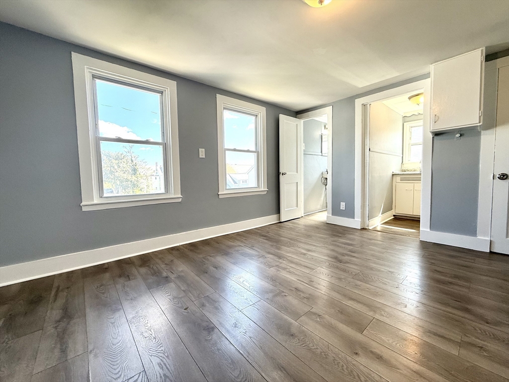 166 1/2 Grinnell St