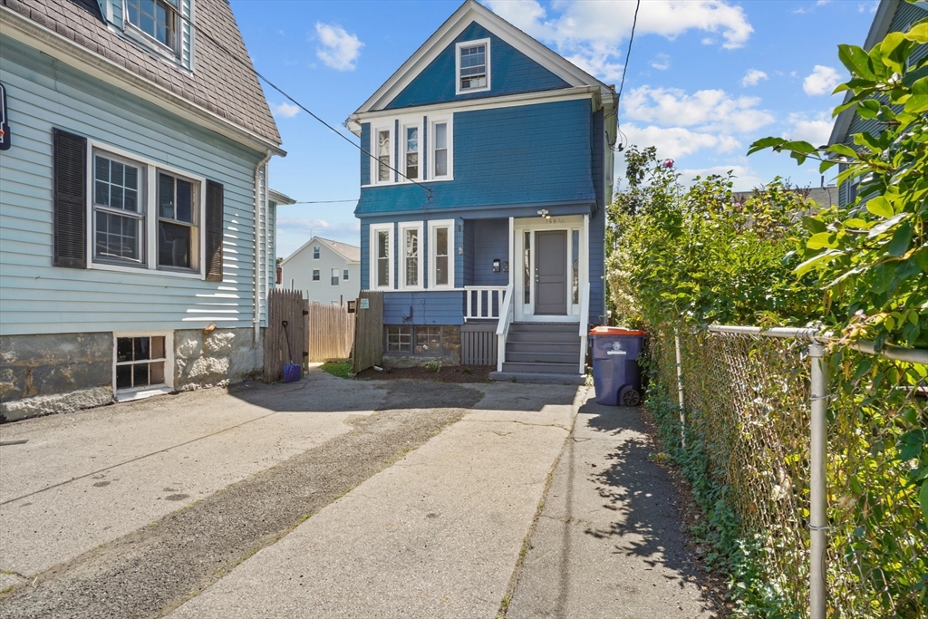 166 1/2 Grinnell St