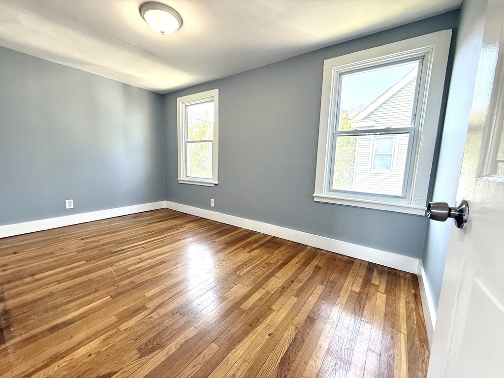 166 1/2 Grinnell St