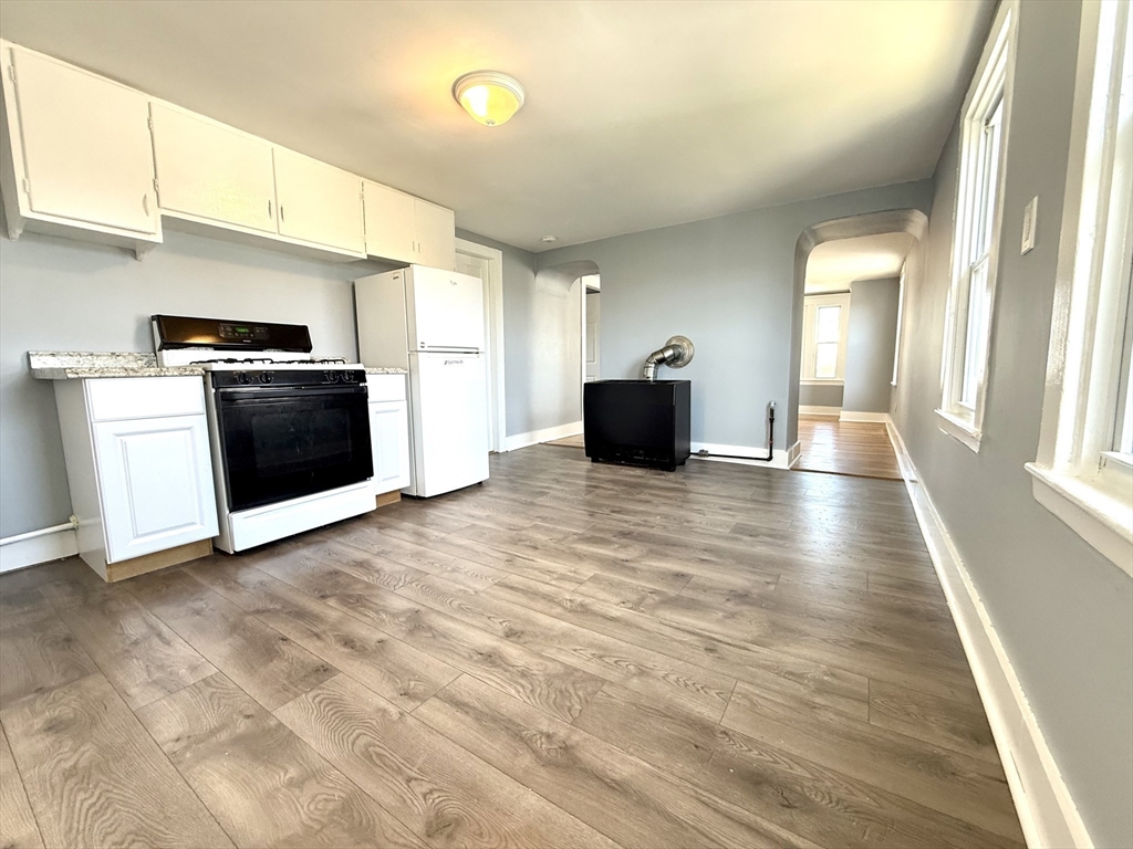 166 1/2 Grinnell St