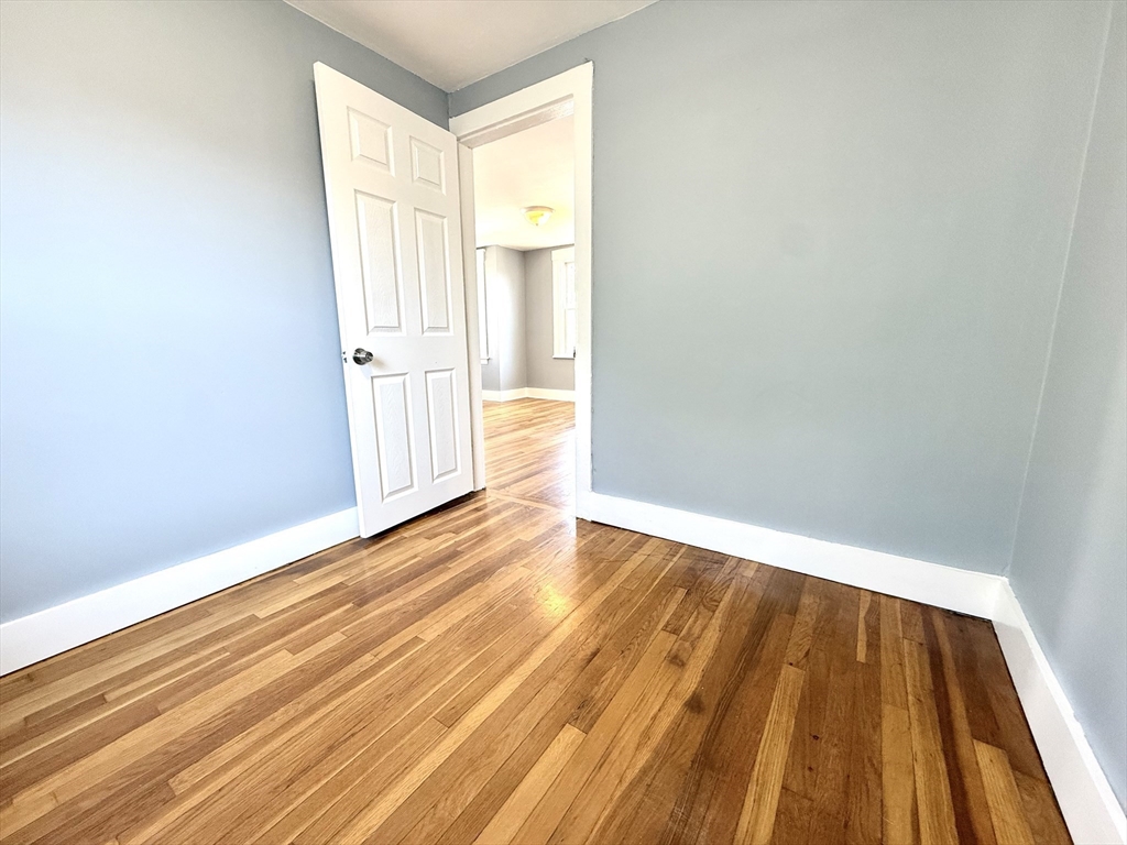 166 1/2 Grinnell St
