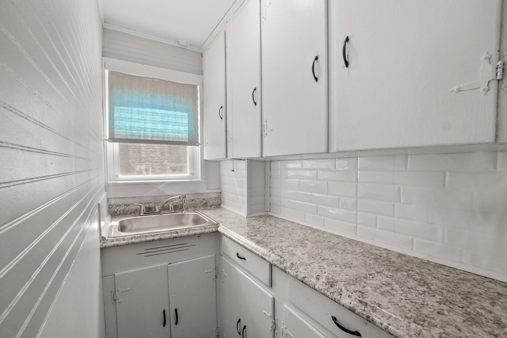 166 1/2 Grinnell St
