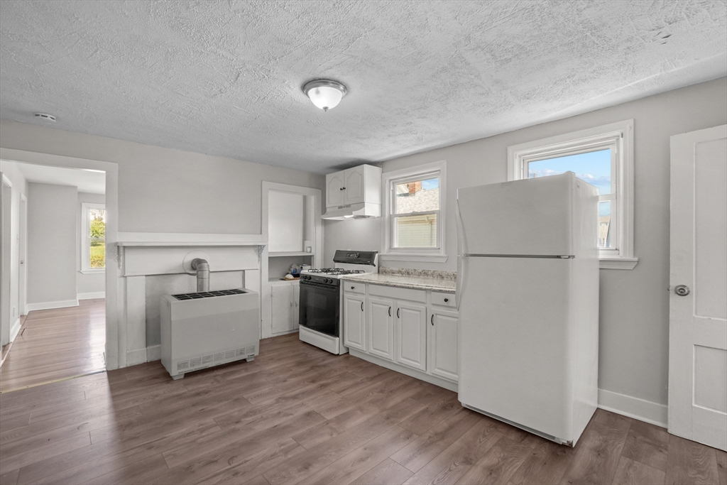 166 1/2 Grinnell St