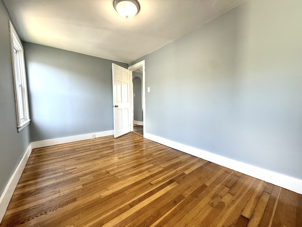 166 1/2 Grinnell St