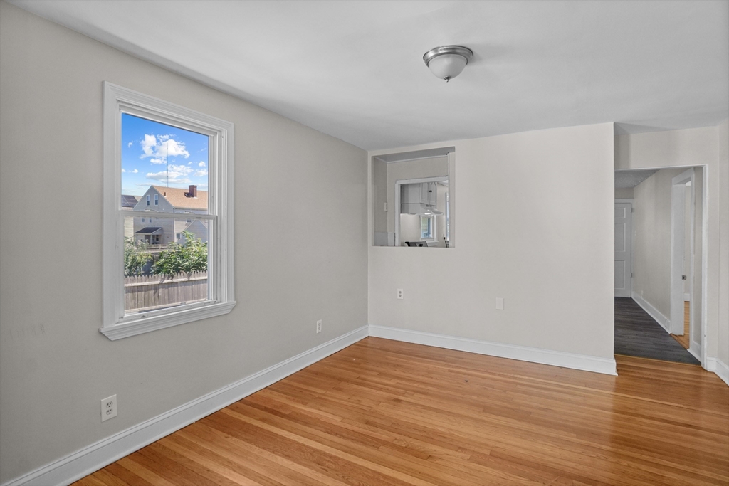 166 1/2 Grinnell St