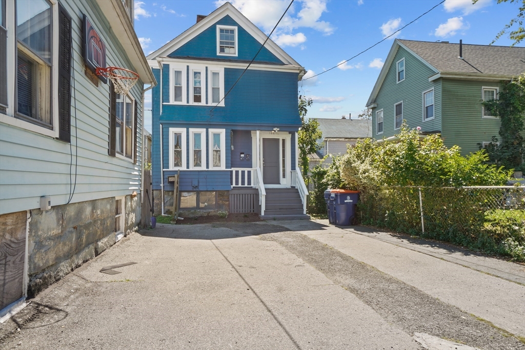 166 1/2 Grinnell St