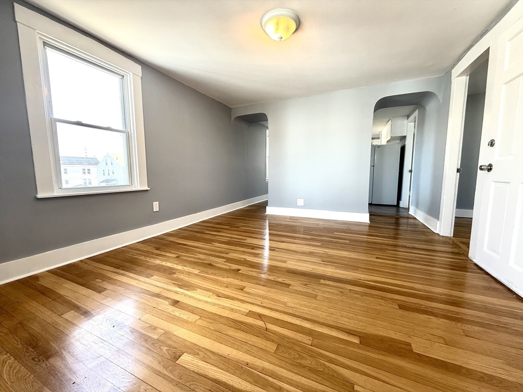 166 1/2 Grinnell St
