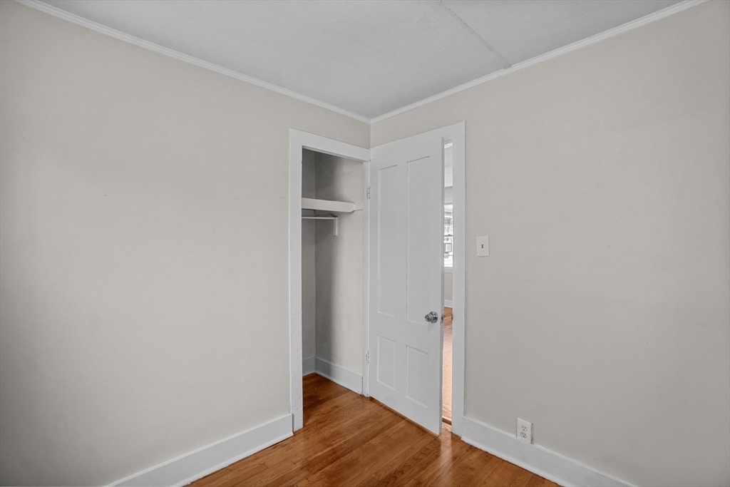 166 1/2 Grinnell St