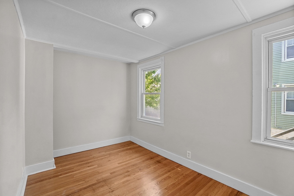 166 1/2 Grinnell St