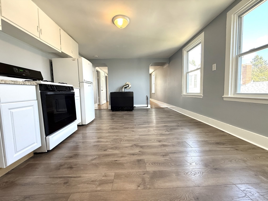 166 1/2 Grinnell St
