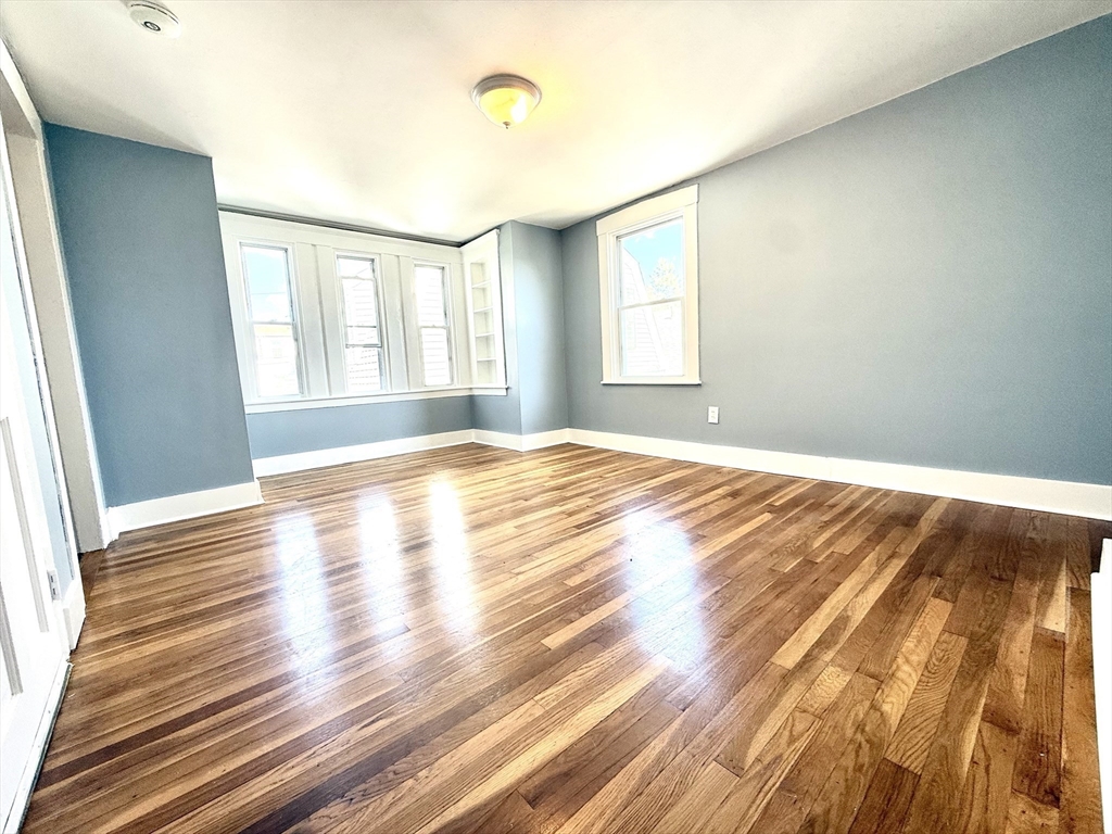 166 1/2 Grinnell St