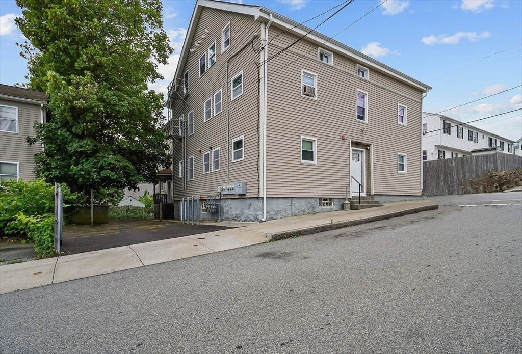 399 Bank St