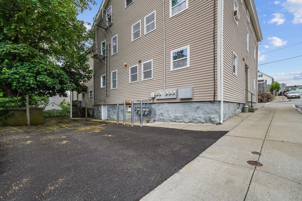 399 Bank St