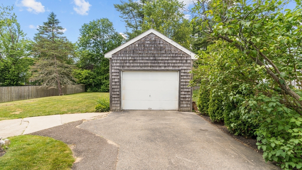 606 N Elm St