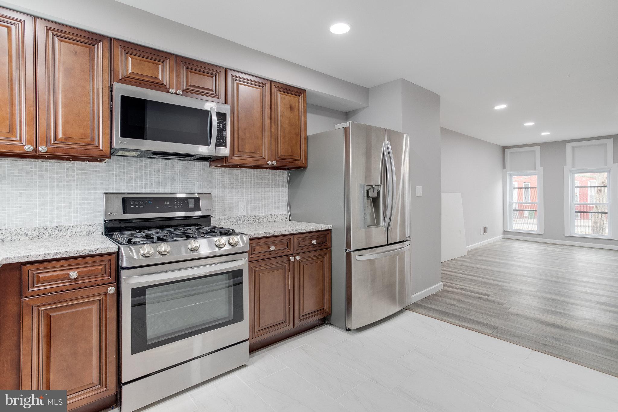 1412 N FULTON AVENUE