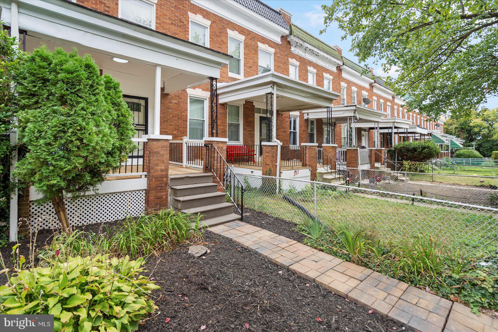 319 LYNDHURST STREET