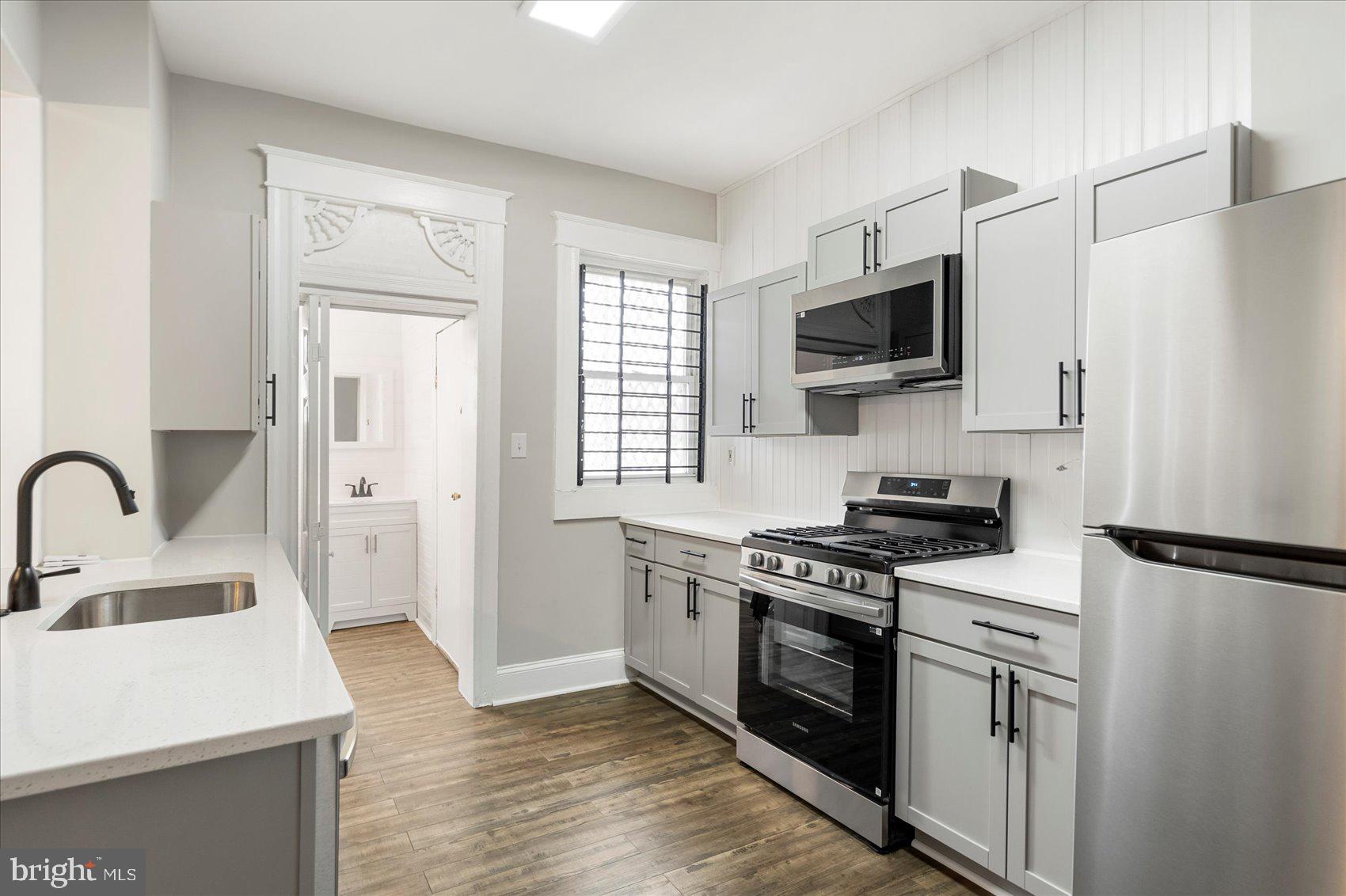 319 LYNDHURST STREET