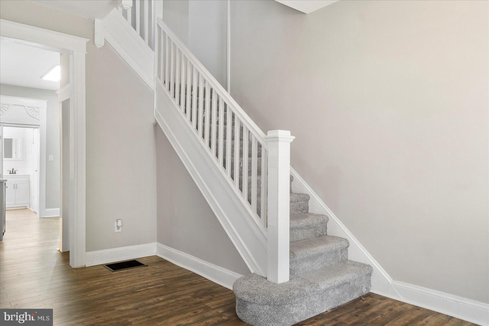 319 LYNDHURST STREET