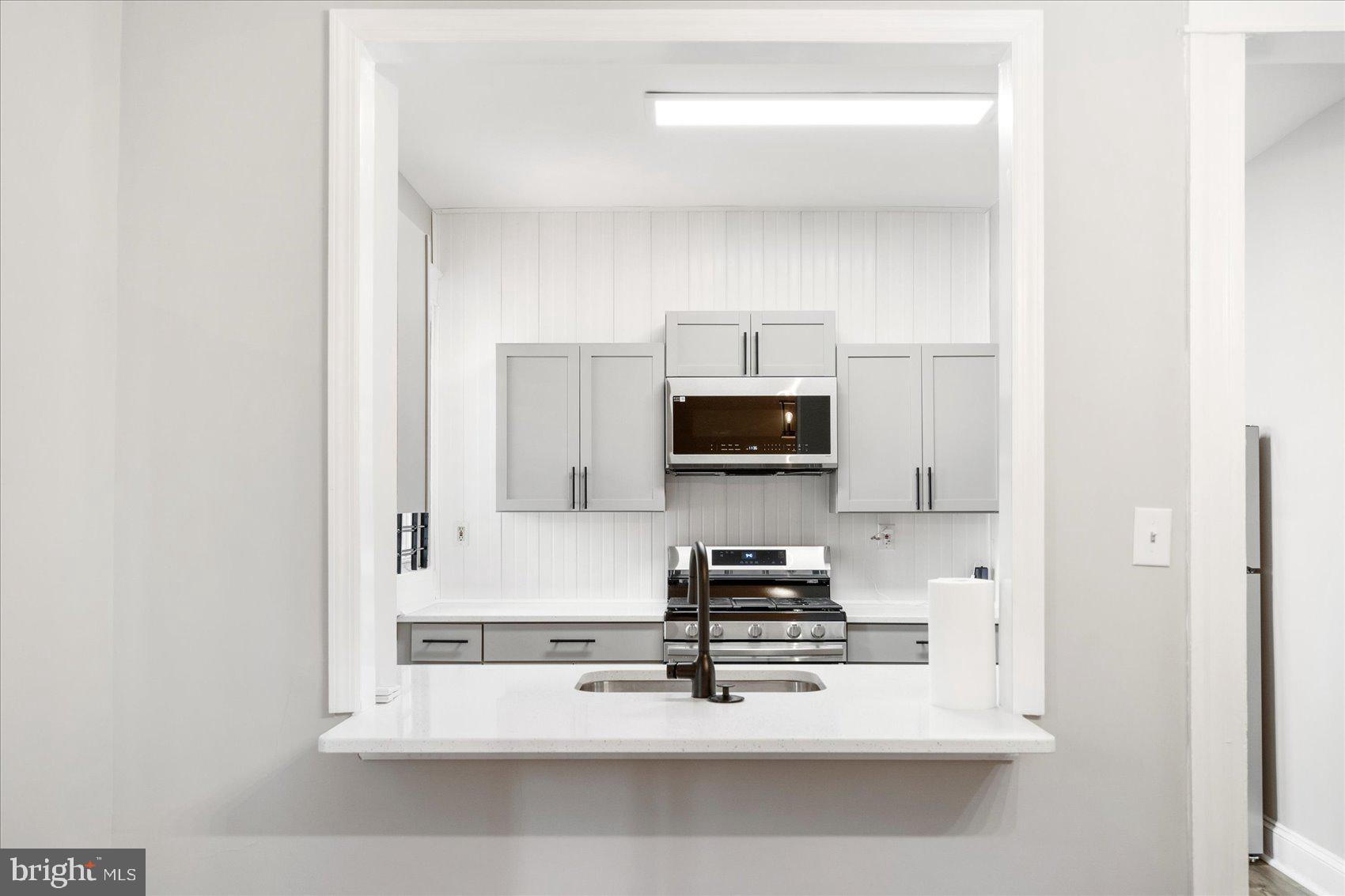 319 LYNDHURST STREET