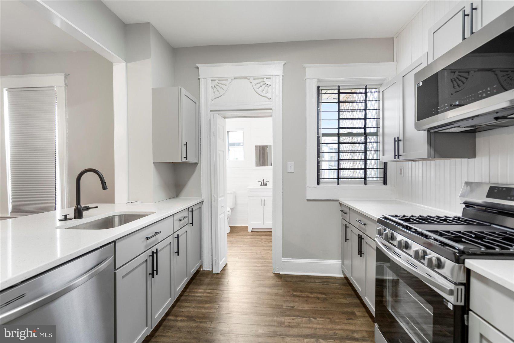 319 LYNDHURST STREET