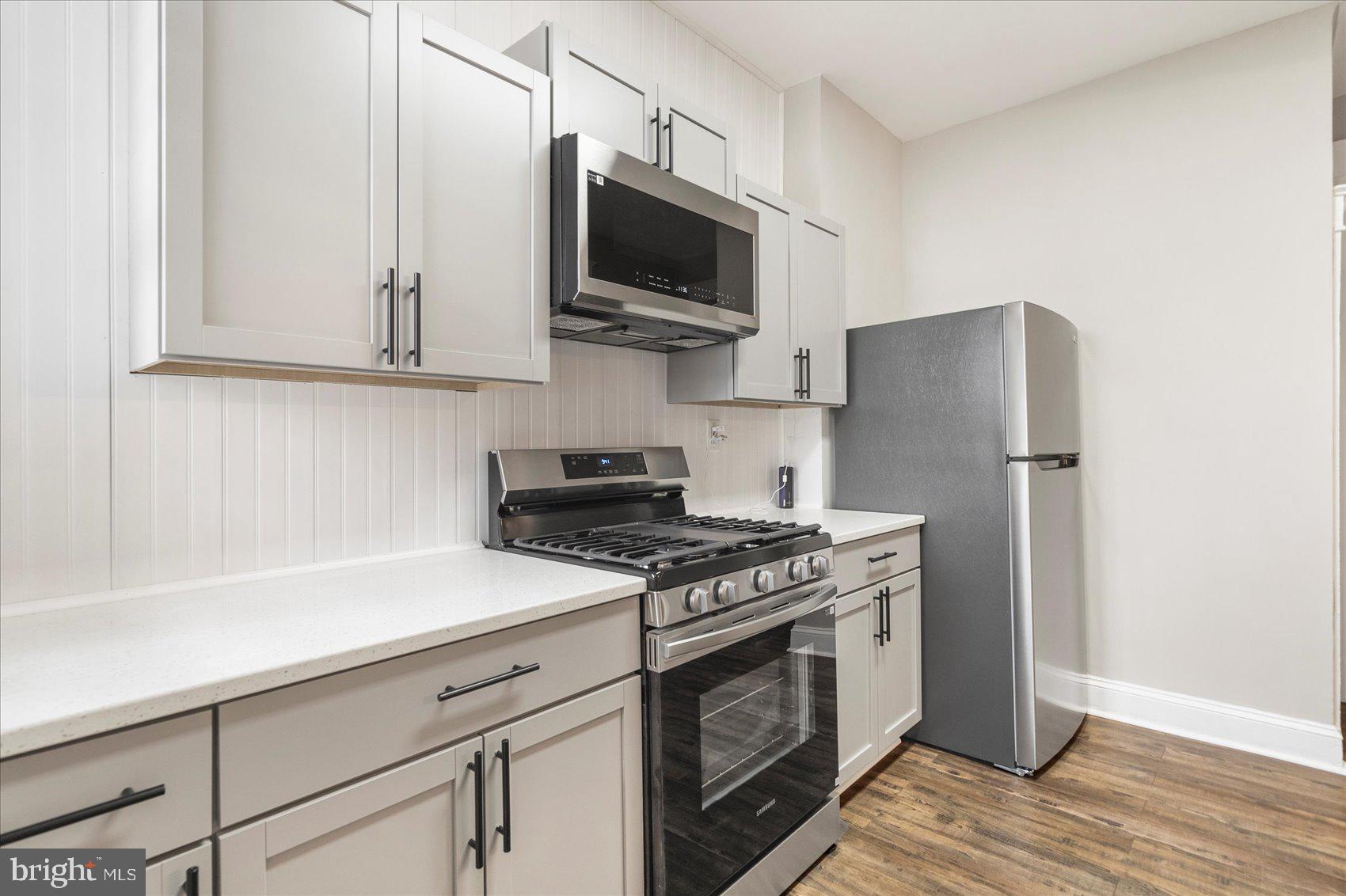 319 LYNDHURST STREET