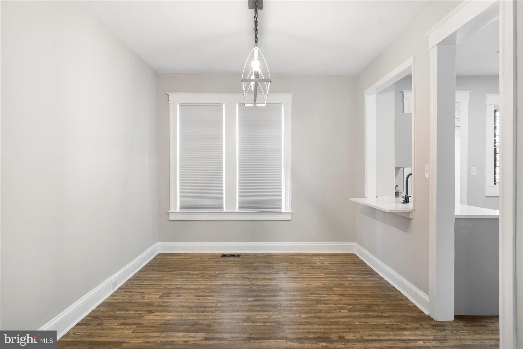 319 LYNDHURST STREET